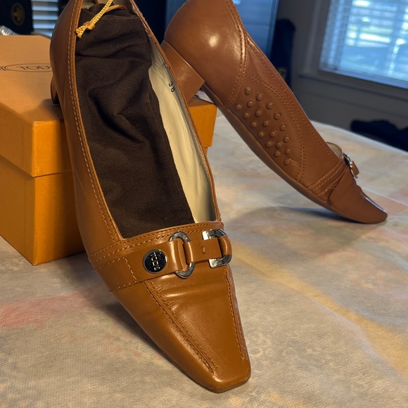 Tod's Tan Leather Loafers with Buckle - Picture 3 of 9